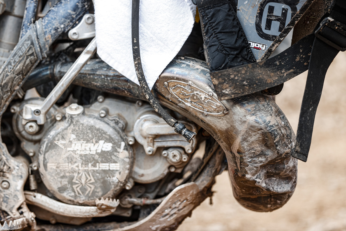 Knalpot Korban Lintasan Hard Enduro Erzbergrodeo Menguji Kualitas Produk