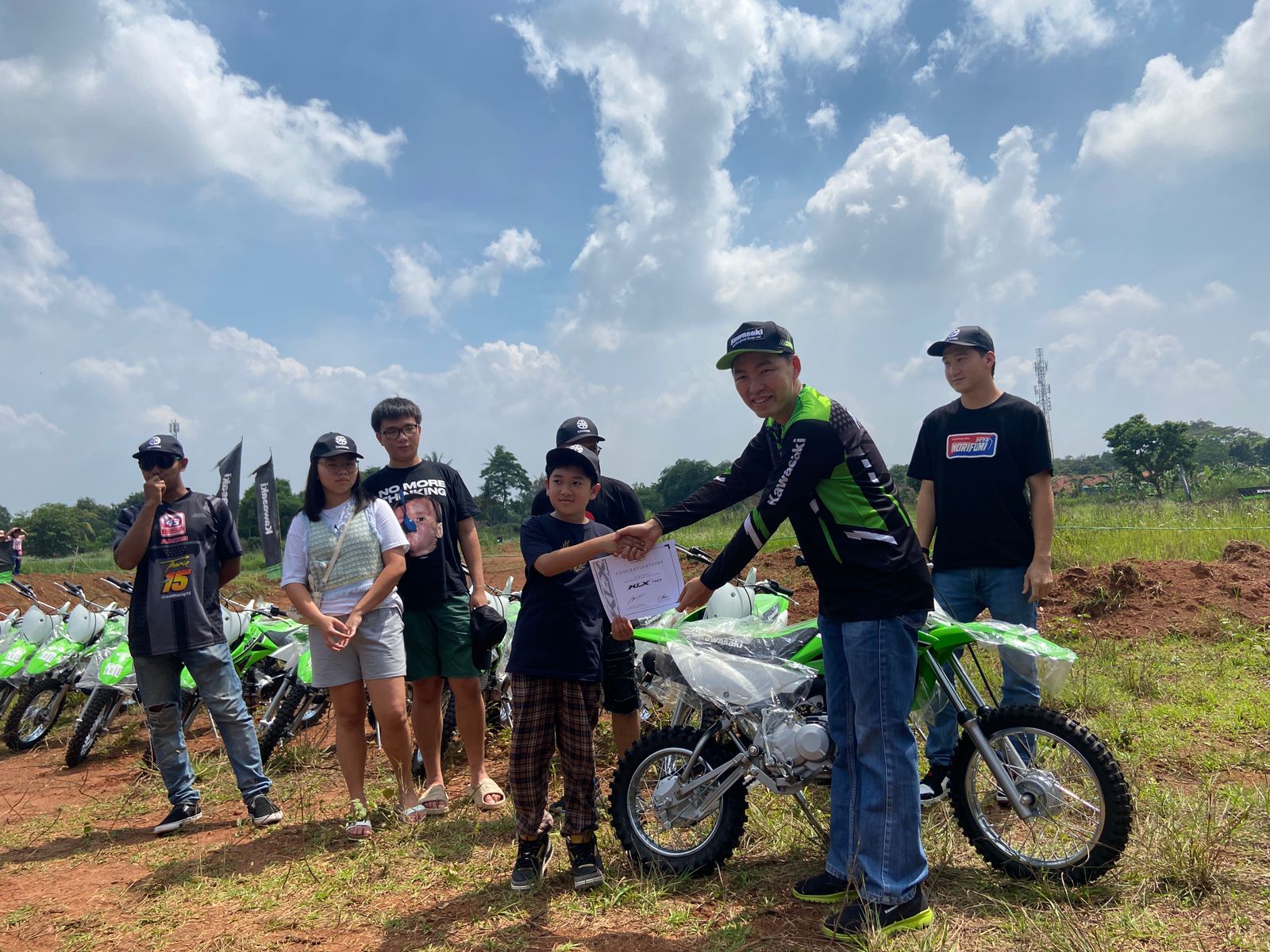Kawasaki Motor Indonesia  Menggerakan Inovasi FasilitasTrek Playground Offroad Get Out and Play Untuk Pengemar Motor Trail